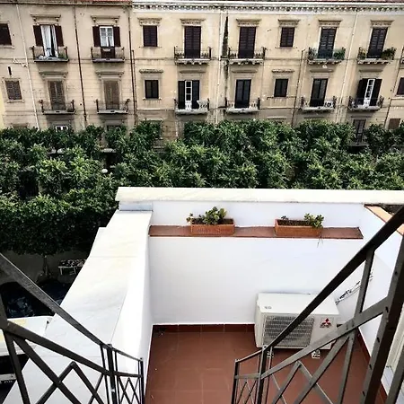 Semesterbostad Attico Kadi Palermo